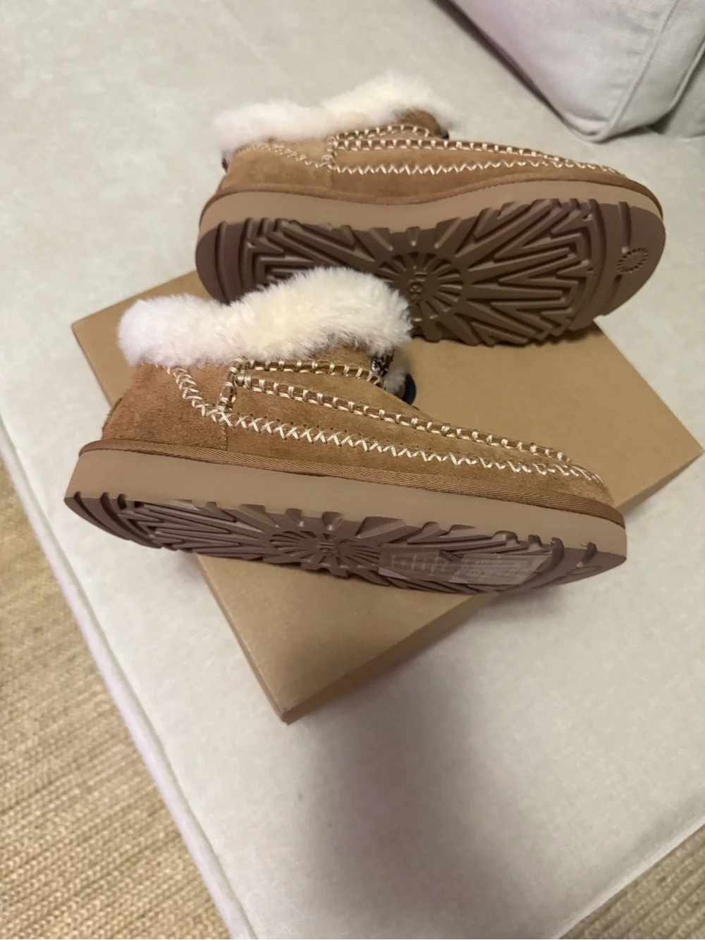 UGG Kids Chestnut Suede Shearling-Trim Slip-On Clogs